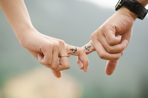 anchor-couple-fingers-38870-1